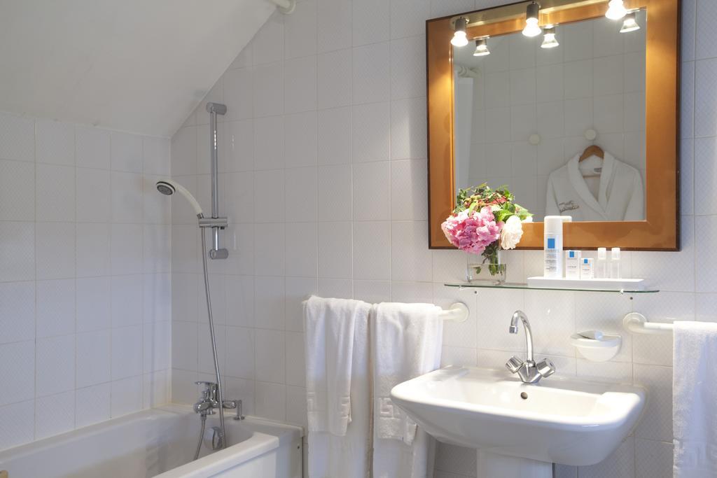Logis Hotel Saint-Roch Pleumartin Zimmer foto