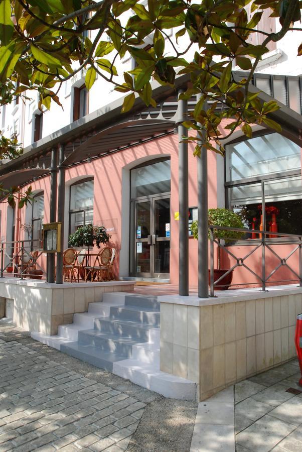 Logis Hotel Saint-Roch Pleumartin Exterior foto