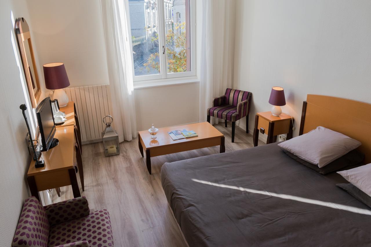 Logis Hotel Saint-Roch Pleumartin Exterior foto