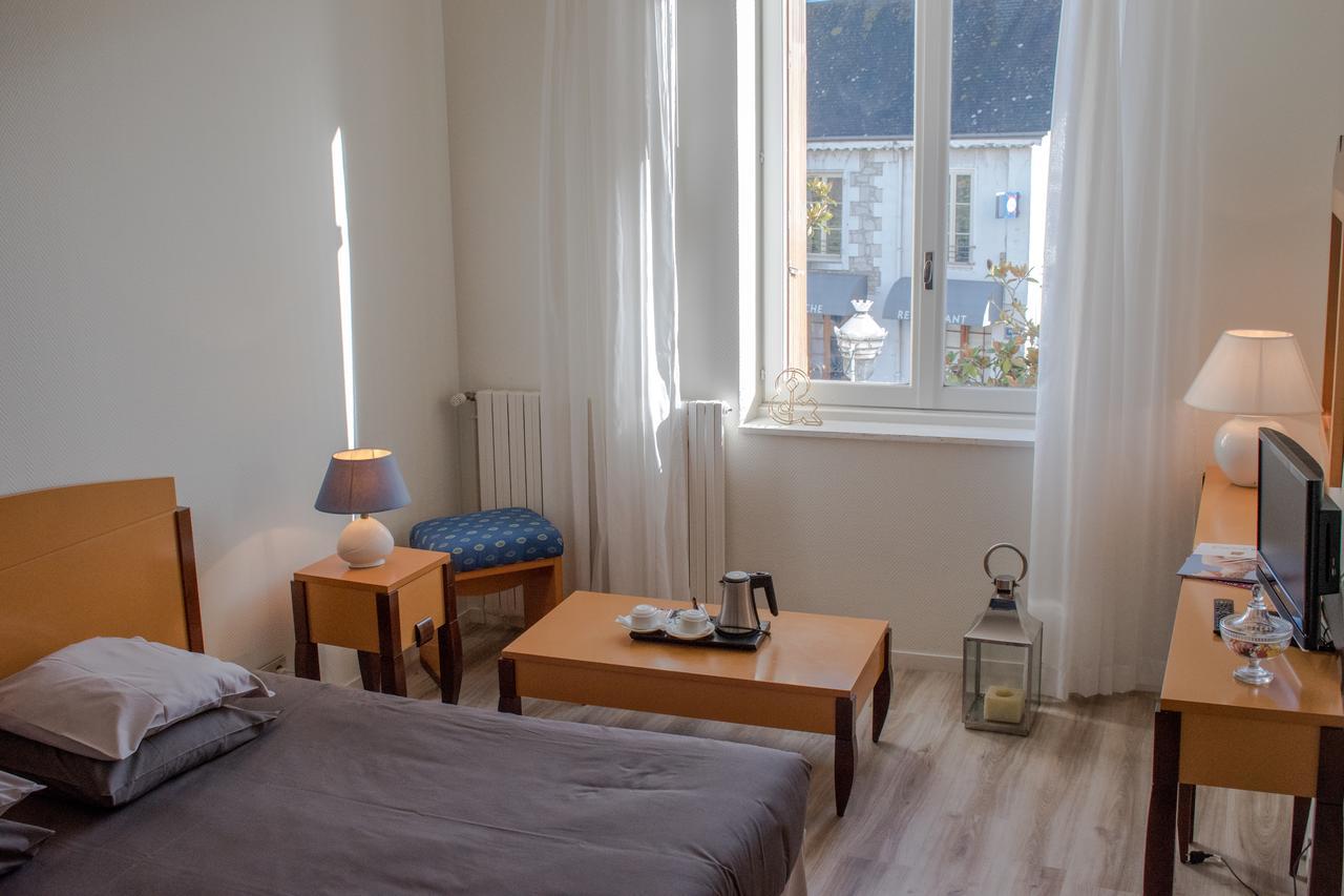 Logis Hotel Saint-Roch Pleumartin Exterior foto