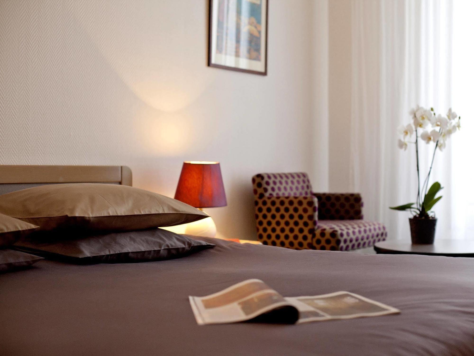 Logis Hotel Saint-Roch Pleumartin Exterior foto